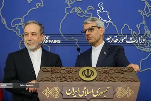 حضور سیدعباس عراقچی وزیر امورخارجه بمناسبت روز خبرنگار در جلسه هفتگی سخنگوی وزارت خارجه