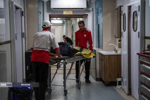 خدمت&zwnj;رسانی بیمارستان سیار برکت در عمود ۹۸۹ طریق الحسین