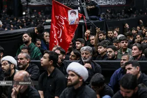  اولین شب مراسم عزاداری ماه محرم در جوار محل عروج ملکوتی قائد شهید انقلاب اسلامی حضرت آیت الله العظمی شهید سید علی خامنه ای