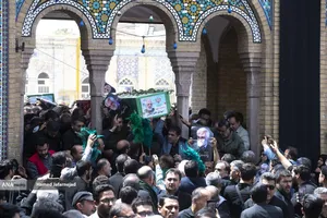 تشییع و تدفین پیکر مطهر دانشمند هسته&zwnj;ای شهید محمدمهدی طهرانچی رییس دانشگاه آزاد اسلامی و همسر گرانقدرش شهیده مژگان قراویری در حرم حضرت عبدالعظیم حسنی(ع)