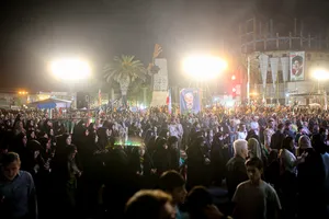  اقامه نماز استغاثه مردم گرگان در مراسم بیعت با مقام معظم رهبری و حمایت از نیروهای مسلح و رزمندگان اسلام 