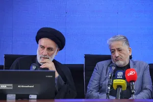 دکتر بیژن رنجبر رئیس دانشگاه آزاد اسلامی و حجت&zwnj;الاسلام والمسلمین میر مجید سیدقریشی رئیس نهاد نمایندگی مقام معظم رهبری در دانشگاه آزاد اسلامی