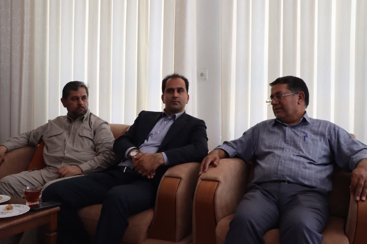 تجلیل از رئیس دانشگاه آزاد اسلامی واحد اشکذر به مناسبت هفته معلم تجلیل از رئیس دانشگاه آزاد اسلامی واحد اشکذر به مناسبت هفته معلم