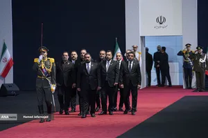 ادای احترام مقامات و مسئولان خارجی به پیکر امام شهید 