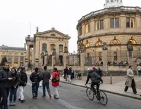 تغییر قانون در بریتانیا: برخی دانشجویان فلسطینی از غزه می‌توانند خانواده‌شان را همراه خود بیاورند  