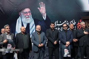 اجتماع دانشگاهیان دانشگاه آزاد اسلامی در سوگ رهبر شهید انقلاب و محکومیت تجاوز صهبونیستی و آمریکایی به کشور