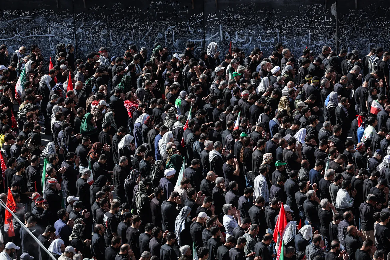 مراسم اقامه نماز بر پیکر امام شهید امت