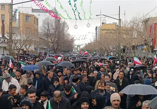 باران رحمت بدرقه‌کنندگان انقلابی؛ چهارمحال و بختیاری زیر چتر وحدت در ۲۲ بهمن