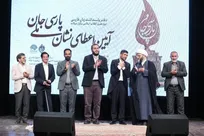 نشان «پارسی جان» به سیدمحمد مناجاتی اعطا شد/ مجالی برای پرداختن به زبان فارسی