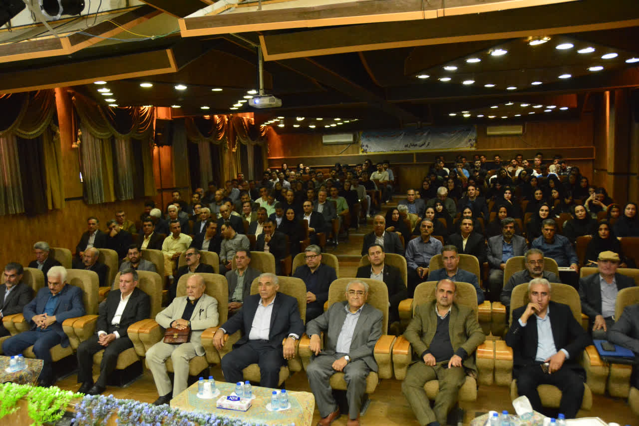 تجلیل از مقام علمی دکتر علی خاکی صدیق؛ تجلی اخلاق و علم در مسیر توسعه مهندسی تجلیل از مقام علمی دکتر علی خاکی صدیق؛ تجلی اخلاق و علم در مسیر توسعه مهندسی