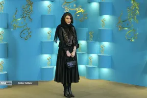 رها خدایاری در فتوکال فیلم سینمایی آبستن