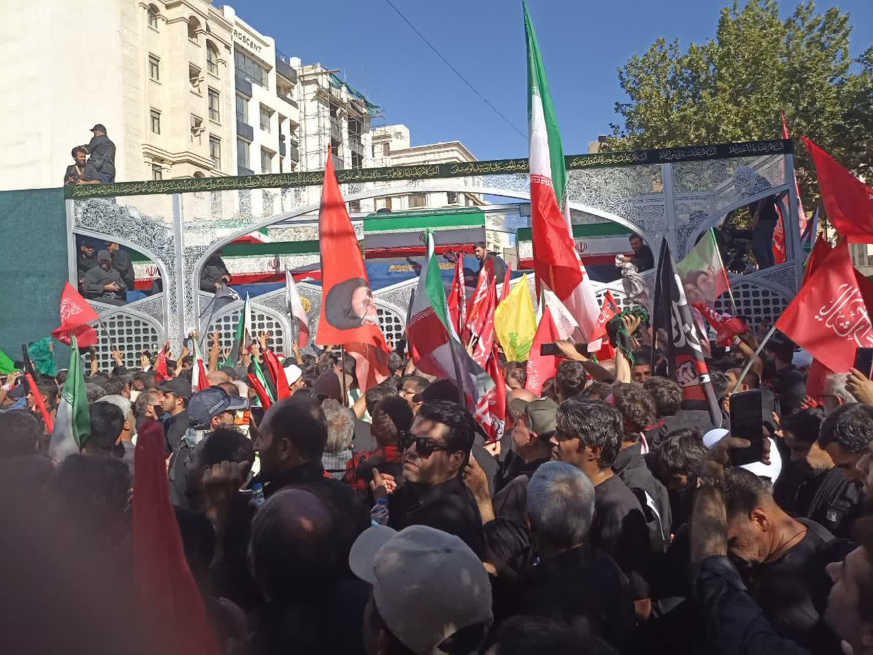 حضور گسترده دانشگاهیان دانشگاه آزاد بابل در مراسم تشییع پیکر مطهر رهبر شهید انقلاب