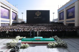 مراسم اقامه نماز بر پیکر مطهر امام مجاهد شهید حضرت آیت&zwnj;الله العظمی سیدعلی خامنه&zwnj;ای و شهدای خانواده ایشان