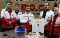 مرد سال فوتسال آسیا در لباس هلال احمر