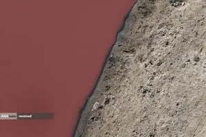 آب آلوده در رودخانه گنگ در کانپور هند