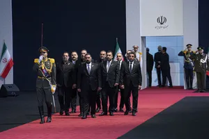 ادای احترام مقامات و مسئولان خارجی به پیکر امام شهید 