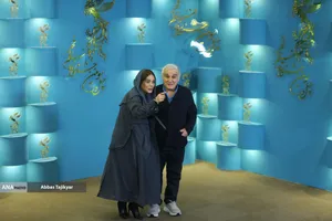 مهدی هاشمی و مهنوش صادقی در فتوکال فیلم سینمایی &laquo;مرد آرام&raquo;