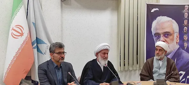 حضور گسترده فضلای حوزه در درس‌های رهبر انقلاب بیانگر ظرفیت علمی قابل توجه ایشان است