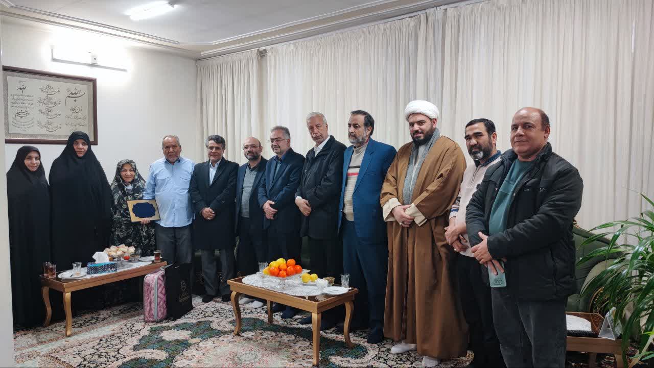 تجلیل از جانبازان دانشگاهی در کاشمر /دیدار با خانواده های جانبازان تجلیل از جانبازان دانشگاهی در کاشمر /دیدار با خانواده های جانبازان