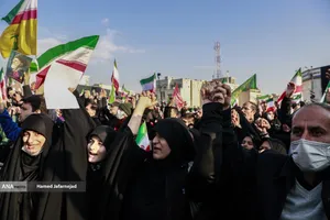 بیعت مردم با آیت&zwnj;الله سید مجتبی خامنه&zwnj;ای سومین رهبر جمهوری اسلامی ایران