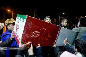 وداع با پیکرهای خانوادگی شهیدان شادکامی در چهارراه نظام&zwnj;آباد