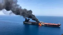 حادثه امنیتی در تنگه هرمز/ برخورد پرتابه ناشناس با یک کشتی