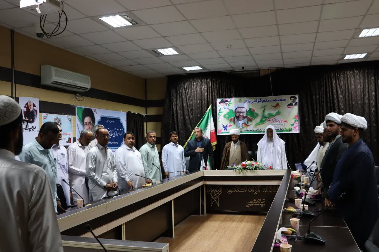 تجلیل از طلایه‌داران دانایی در نیکشهر/ طنین شعار «مرگ بر آمریکا» در دانشگاه آزاد