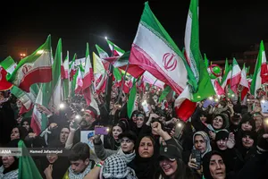 اجتماع به عشق وطن دسته پرچم داران ایران- میدان انقلاب تهران