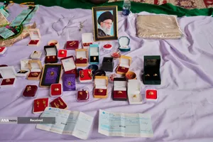 شیعیان کشمیردر اقدامی خودجوش و خانه&zwnj;به&zwnj;خانه، کمک&zwnj;های نقدی و غیرنقدی از جمله طلا، نقره، دام و حتی خودرو را برای حمایت از ایران برای مقابله با آمریکا و رژیم صهیونیستی اهدا می کنند.