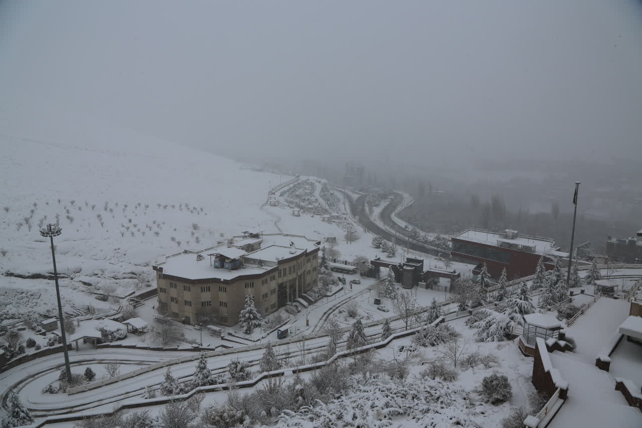 جدیدترین اخبار از وضعیت راه‌های کشور/ رخت سپید بر تن ۱۶ استان/ ترافیک سنگین در آزادراه کرج ـ قزوین
