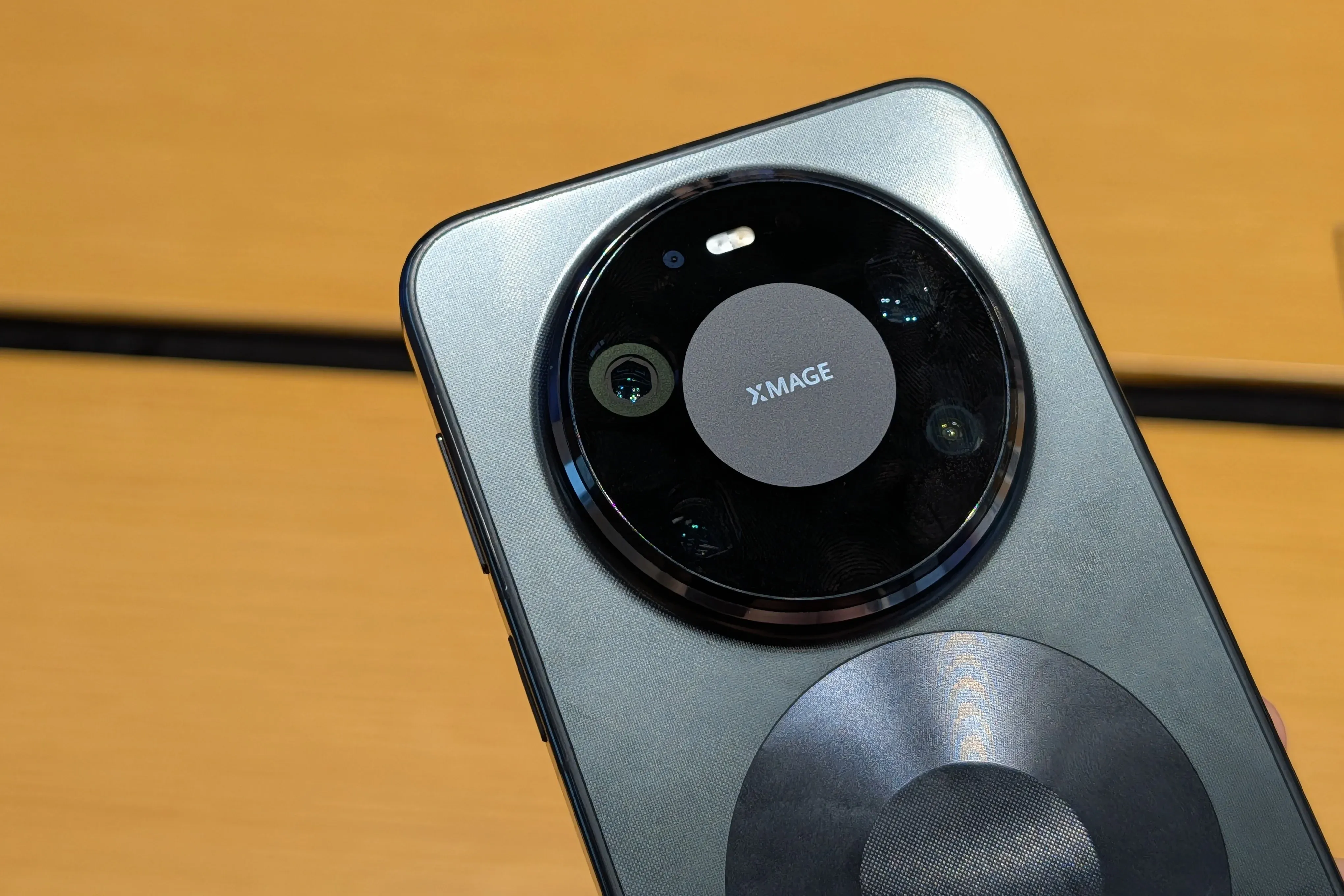 بازگشت هوآوی به صدر بازار چین؛ میت ۸۰ آیفون ۱۷ را کنار زد