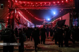 پیاده روی زائرین اربعین حسینی در مسیر نجف به کربلا