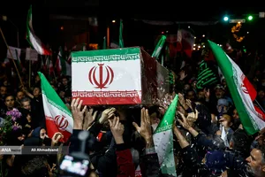 وداع با پیکرهای خانوادگی شهیدان شادکامی در چهارراه نظام&zwnj;آباد