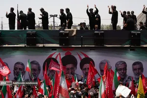 تشییع پیکر مطهر آقای شهید ایران و خانواده ایشان