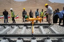 رکوردشکنی تاریخی در پروژه ریلی/ ریل‌گذاری ۵۰ کیلومتر راه‌آهن چابهار–زاهدان در یک ماه