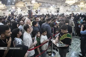 اجتماع مردم کنار مزار شهید سپهبد سلامی در ایام اربعین فرمانده دلاور سپاه اسلام