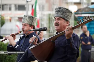 اجرای موسیقی آذری در میدان هفت تیر تهران