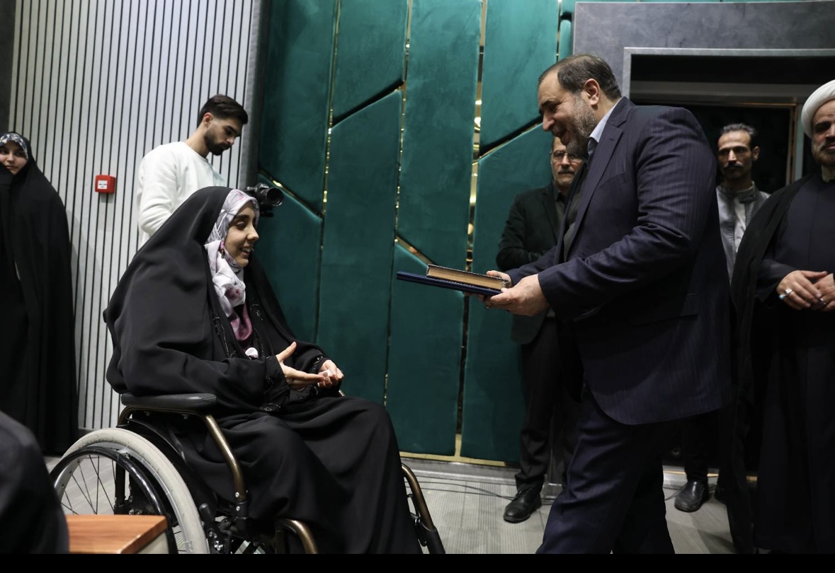 گفتمان و ارزشهای دفاع مقدس را تبیین کنیم تا انسجام ملی به وجود آید گفتمان و ارزشهای دفاع مقدس را تبیین کنیم تا انسجام ملی به وجود آید