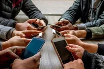 پیشنهاد جنجالی ژاپن؛ استفاده از موبایل فقط ۲ ساعت در روز