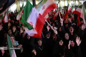 مراسم وداع با پیکر مادر شهیدان افراسیابی در چهارراه نبرد خیابان پیروزی