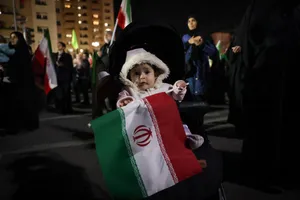 وداع با پیکر شهدای ناوشکن دنا در میدان دریاچه