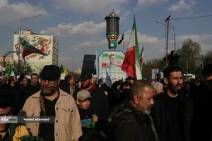 تشییع پیکر مطهر دریابان شهید &laquo;علیرضا تنگسیری&raquo; فرمانده دلاور خلیج فارس و جمعی از شهدای والامقام