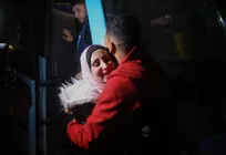 اشک شوق در گذرگاه رفح/ بازگشت گروه‌های جدید فلسطینی به غزه پس از سال‌ها دوری