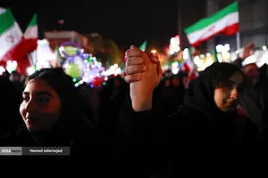 مراسم وداع با پیکر مادر شهیدان افراسیابی در چهارراه نبرد خیابان پیروزی