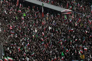 بیعت مردم با آیت&zwnj;الله سید مجتبی خامنه&zwnj;ای سومین رهبر جمهوری اسلامی ایران