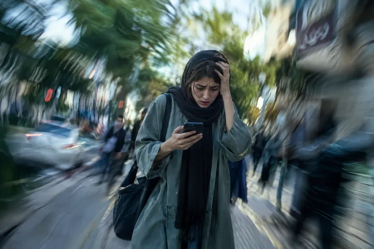 چطور به قربانیان آزار و اذیت اینترنتی کمک کنیم