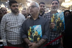 اجتماع مردم کنار مزار شهید سپهبد سلامی در ایام اربعین فرمانده دلاور سپاه اسلام