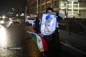 بیعت مردم تهران با حضرت آیت الله سید مجتبی خامنه ای رهبر جدید انقلاب اسلامی ایران - میدان شهدا