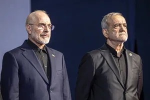 ادای احترام مقامات و مسئولان خارجی به پیکر امام شهید 