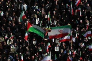 بیعت مردم با آیت&zwnj;الله سید مجتبی خامنه&zwnj;ای سومین رهبر جمهوری اسلامی ایران